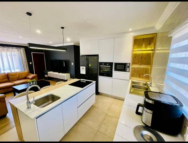 3 BEDROOM TOWNHOUSE FOR SALE IN WINCHESTER HILLS